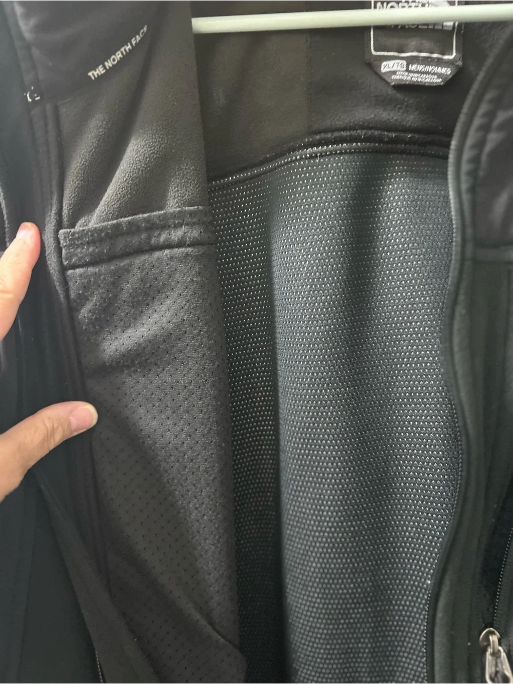The North Face Black Men’s Lightweight Full-Zip Jacket